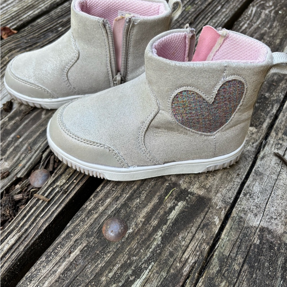 Stride Rite Stylish Kids Boots with Heart Design SZ8